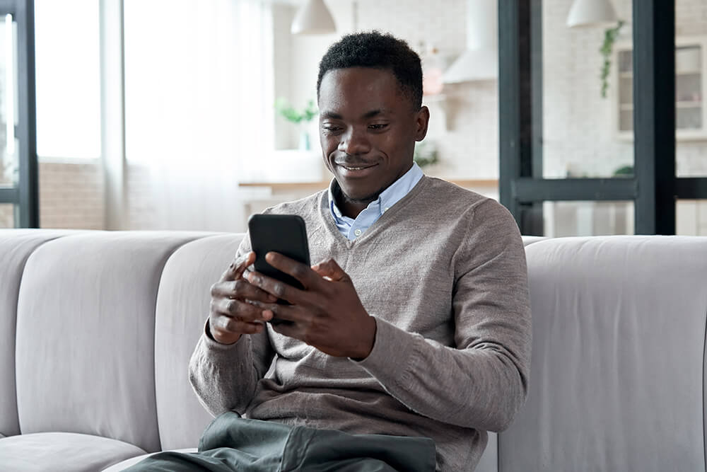 Man using an app on his smartphone